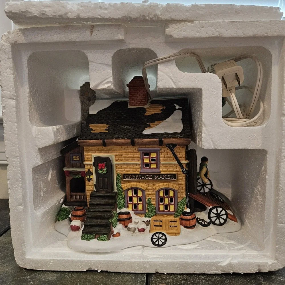 Carole Towne Carriage Maker 2002 •Lighted Shop w/ Cord •Lemax Manufactured • Box